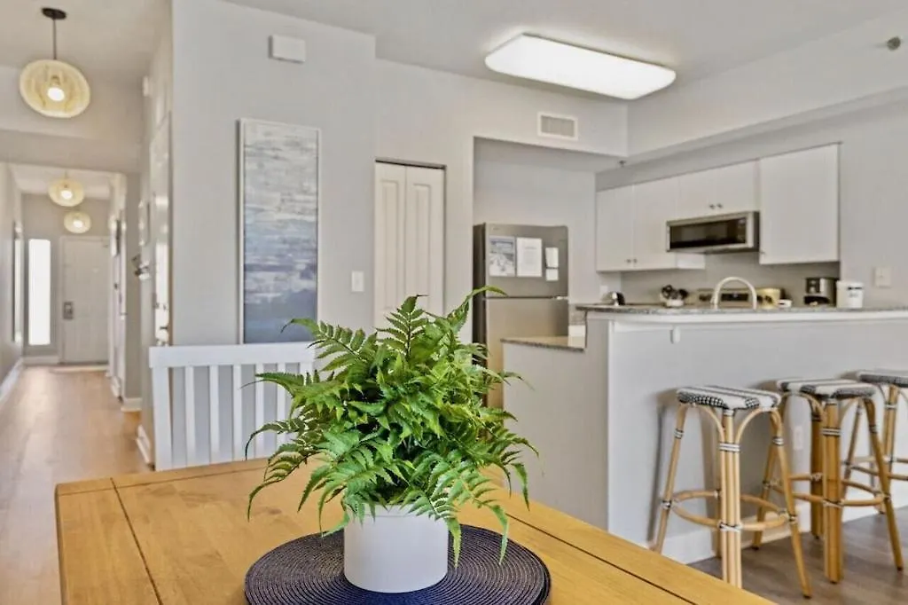Lägenhet Modern Beachfront Condo On The Beach Sleeps 6! By Dolce Vita Getaways Pcb Panama City Beach